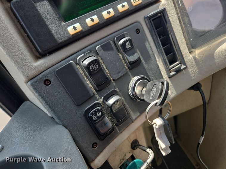 image for item DU7958 1999 Motor Coach Industries coach bus