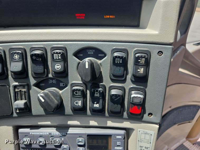 image for item DU7958 1999 Motor Coach Industries coach bus