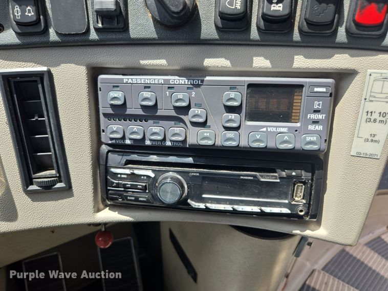 image for item DU7958 1999 Motor Coach Industries coach bus