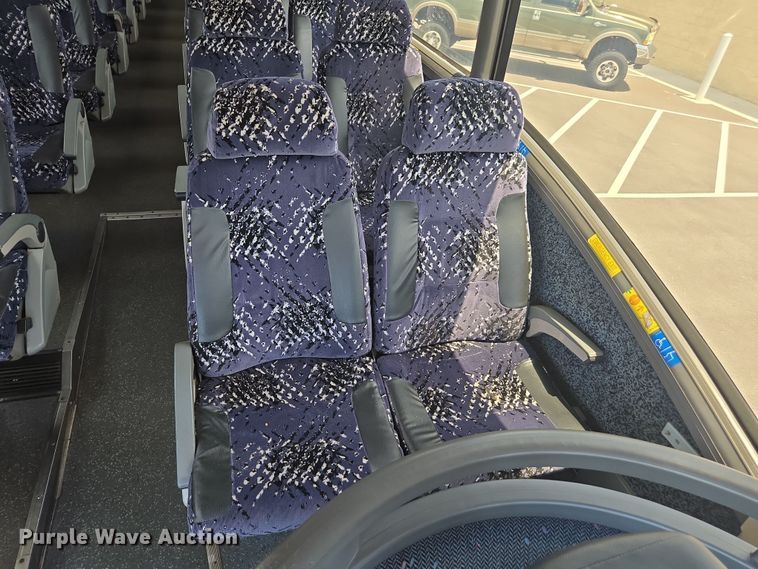 image for item DU7958 1999 Motor Coach Industries coach bus