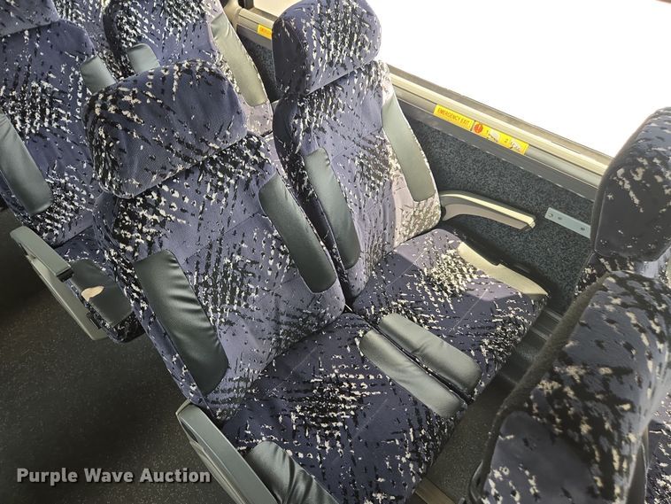 image for item DU7958 1999 Motor Coach Industries coach bus