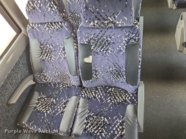 image for item DU7958 1999 Motor Coach Industries coach bus