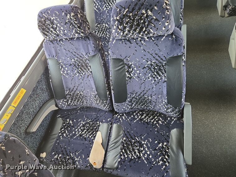 image for item DU7958 1999 Motor Coach Industries coach bus