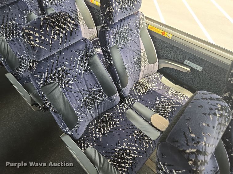 image for item DU7958 1999 Motor Coach Industries coach bus