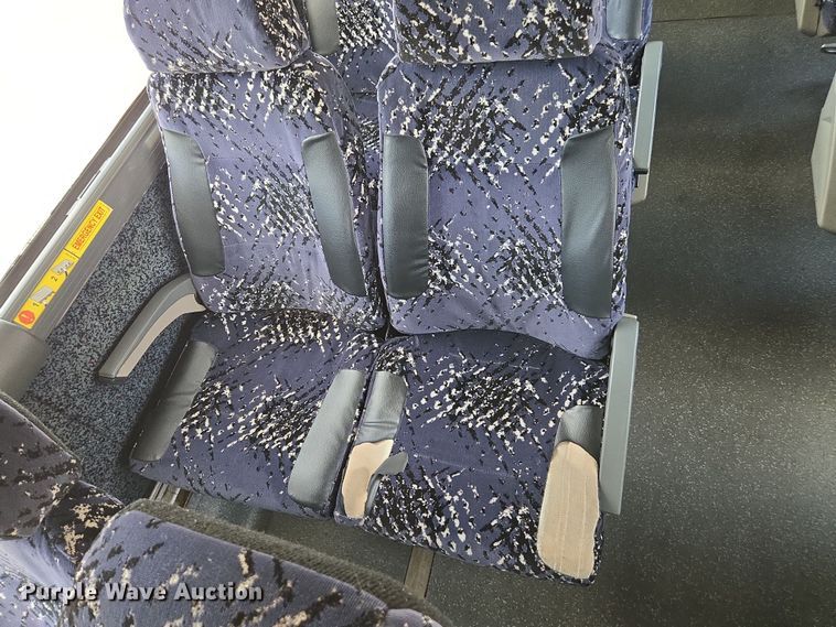 image for item DU7958 1999 Motor Coach Industries coach bus