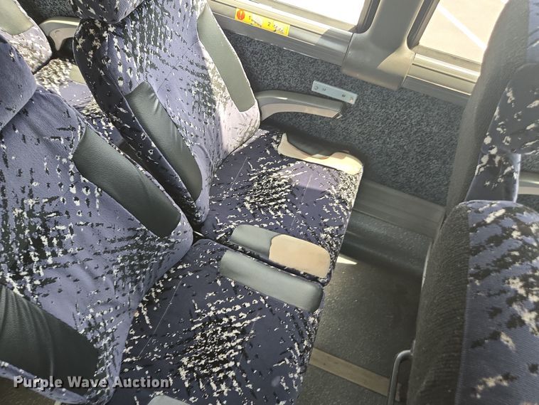 image for item DU7958 1999 Motor Coach Industries coach bus