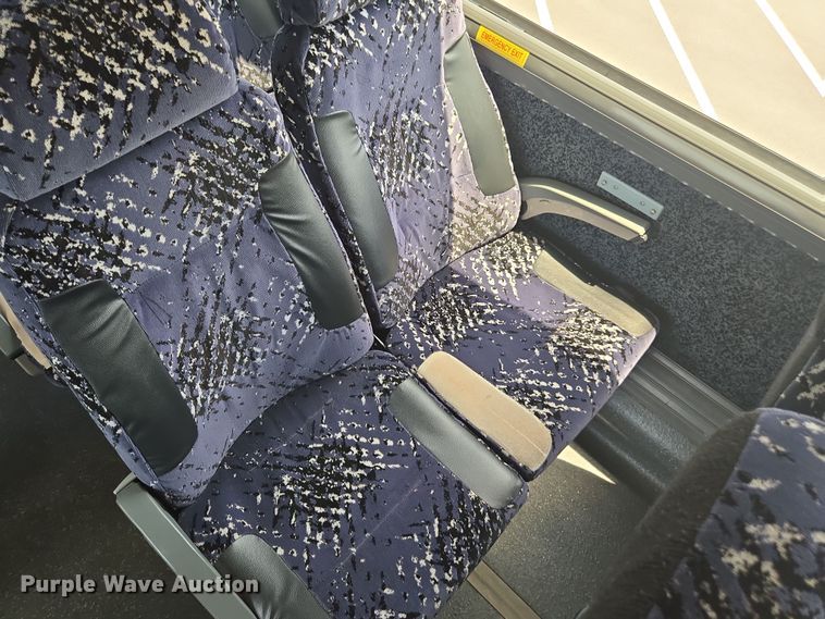 image for item DU7958 1999 Motor Coach Industries coach bus