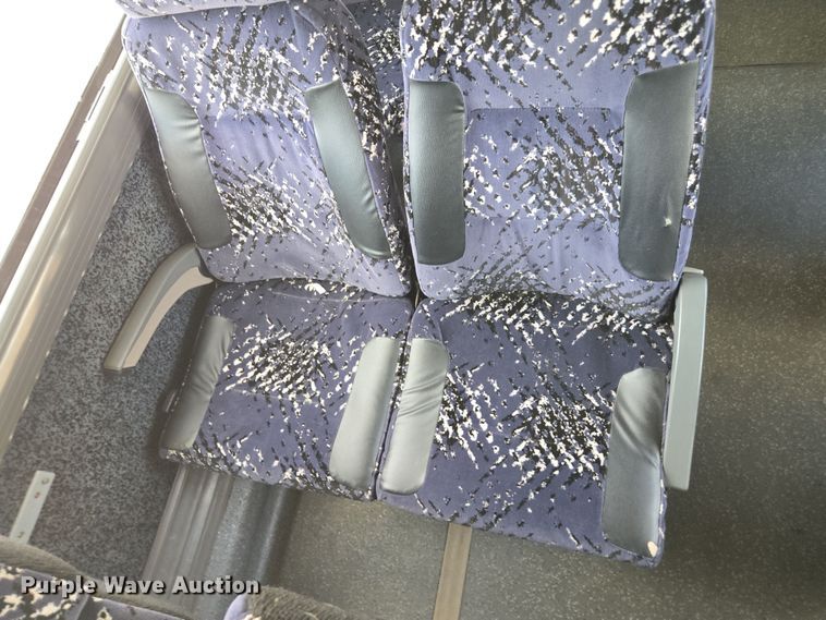 image for item DU7958 1999 Motor Coach Industries coach bus