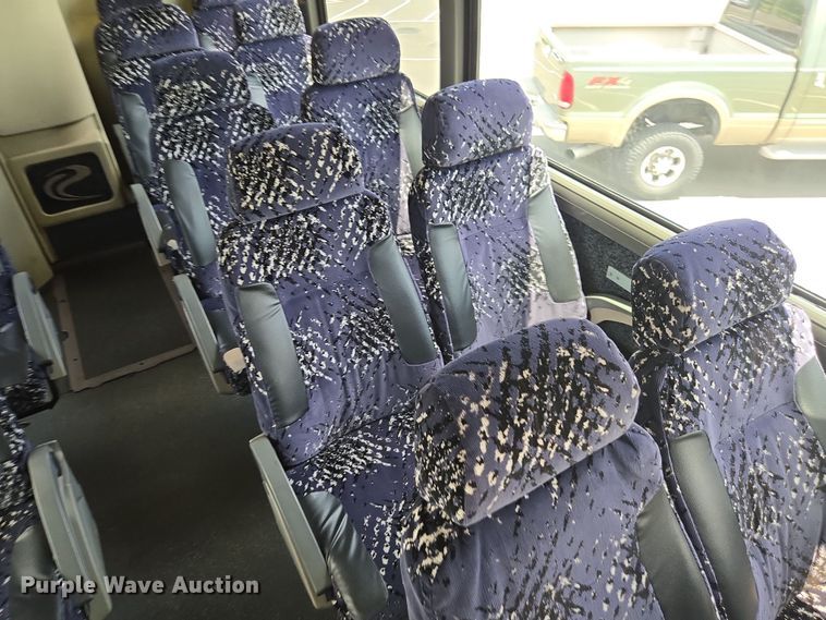 image for item DU7958 1999 Motor Coach Industries coach bus