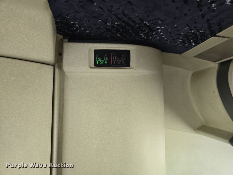 image for item DU7958 1999 Motor Coach Industries coach bus