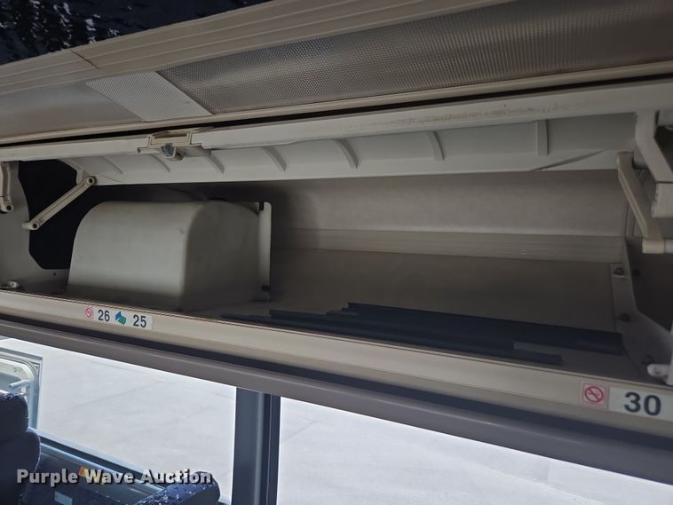 image for item DU7958 1999 Motor Coach Industries coach bus