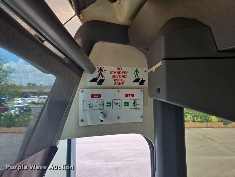 image for item DU7958 1999 Motor Coach Industries coach bus