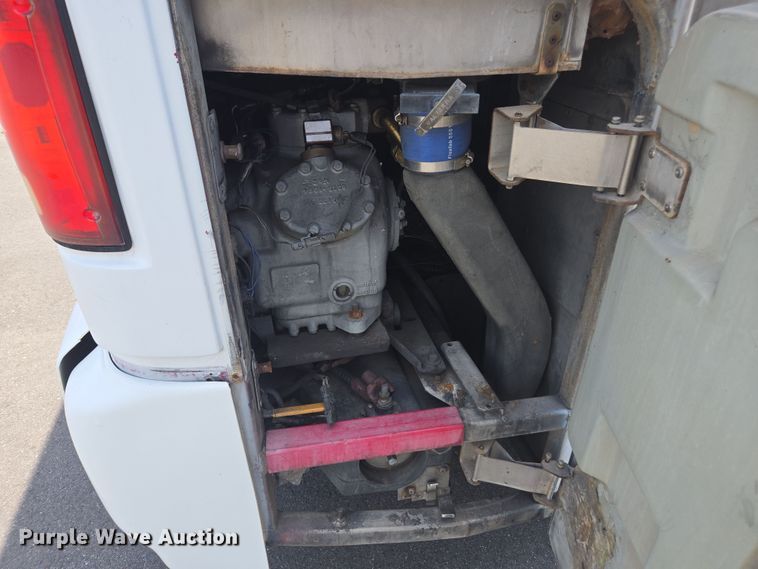 image for item DU7958 1999 Motor Coach Industries coach bus