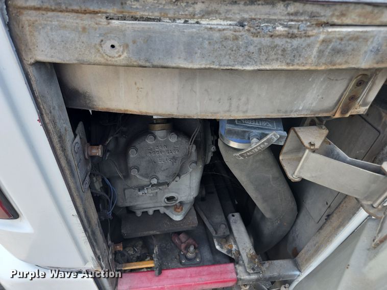 image for item DU7958 1999 Motor Coach Industries coach bus