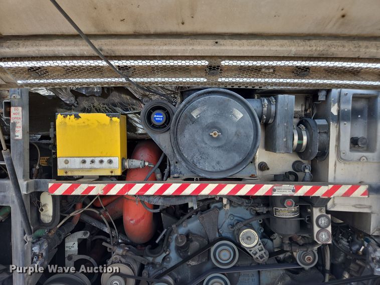 image for item DU7958 1999 Motor Coach Industries coach bus