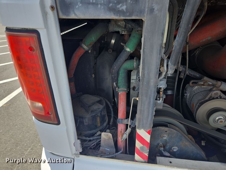 image for item DU7958 1999 Motor Coach Industries coach bus