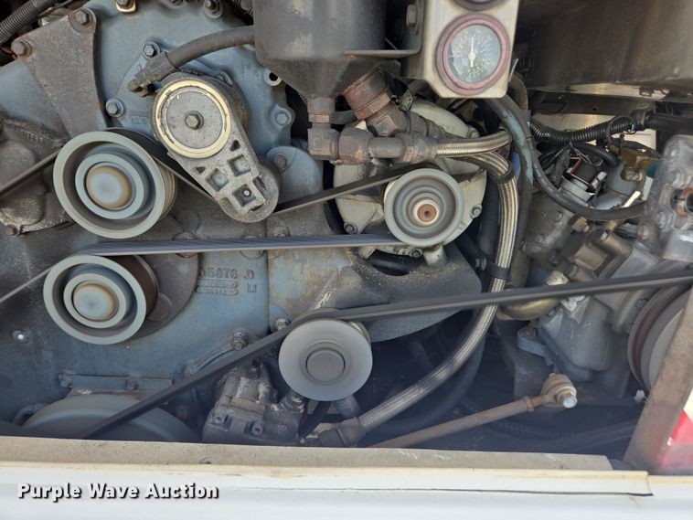 image for item DU7958 1999 Motor Coach Industries coach bus