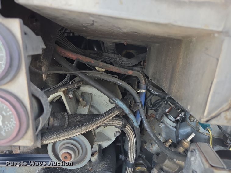 image for item DU7958 1999 Motor Coach Industries coach bus