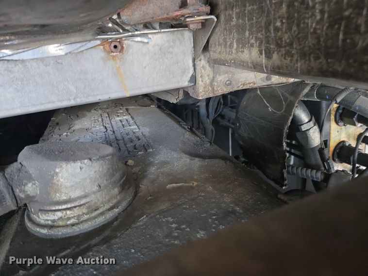 image for item DU7958 1999 Motor Coach Industries coach bus