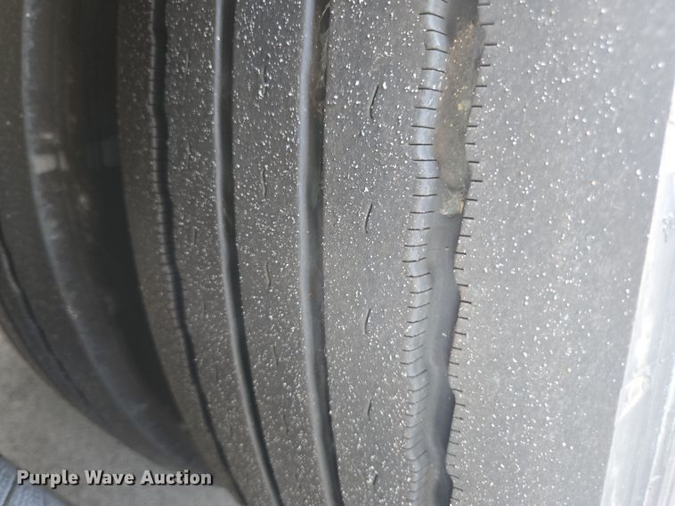 image for item DU7958 1999 Motor Coach Industries coach bus