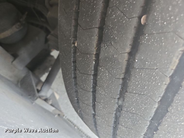 image for item DU7958 1999 Motor Coach Industries coach bus