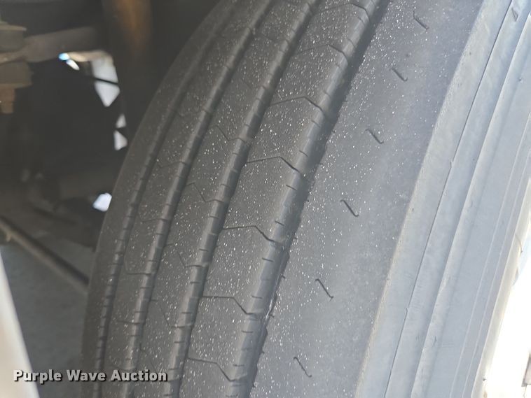 image for item DU7958 1999 Motor Coach Industries coach bus