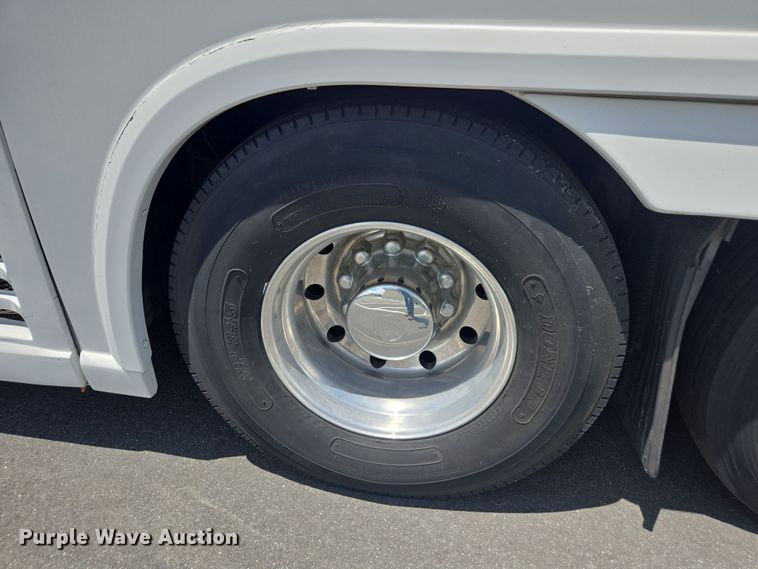 image for item DU7958 1999 Motor Coach Industries coach bus