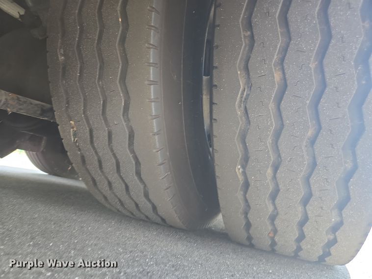 image for item DU7958 1999 Motor Coach Industries coach bus