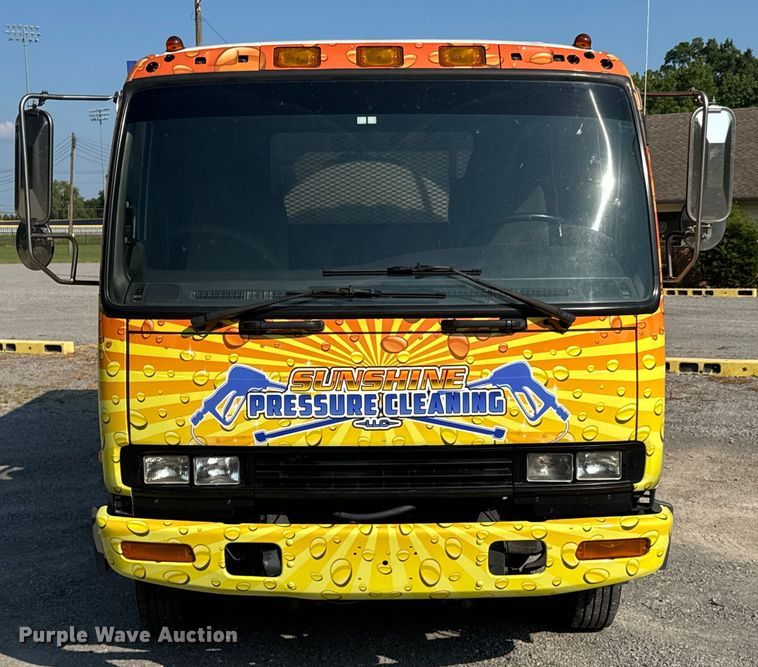 image for item DU9095 2000 Isuzu FRR pressure washer truck