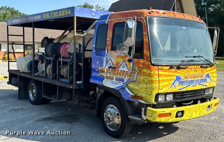 image for item DU9095 2000 Isuzu FRR pressure washer truck