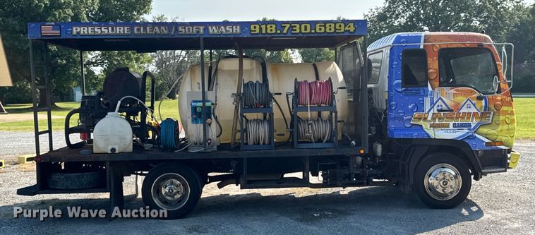 image for item DU9095 2000 Isuzu FRR pressure washer truck