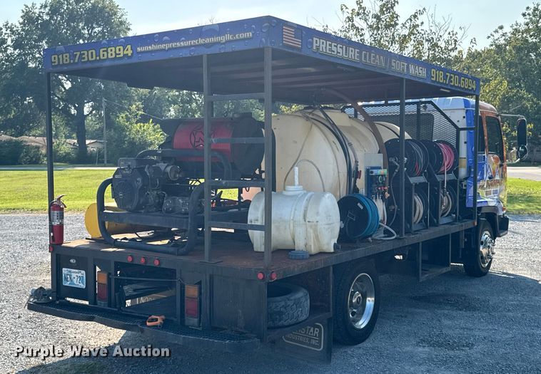 image for item DU9095 2000 Isuzu FRR pressure washer truck