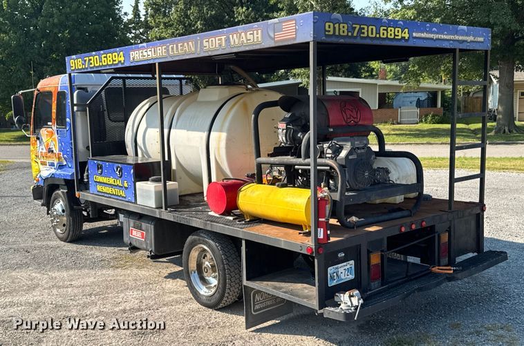 image for item DU9095 2000 Isuzu FRR pressure washer truck