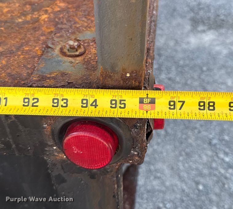 image for item DU9095 2000 Isuzu FRR pressure washer truck