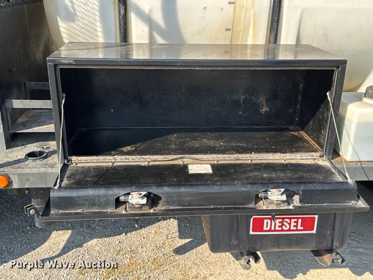 image for item DU9095 2000 Isuzu FRR pressure washer truck