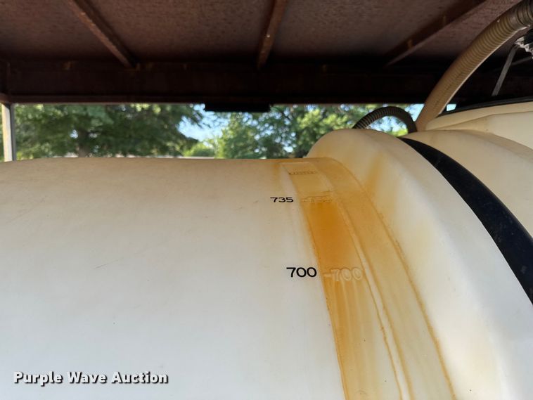 image for item DU9095 2000 Isuzu FRR pressure washer truck