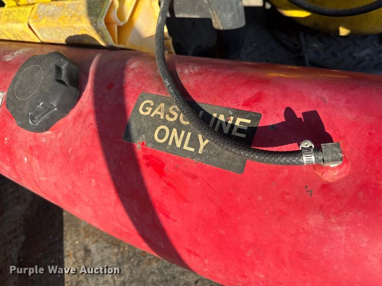 image for item DU9095 2000 Isuzu FRR pressure washer truck