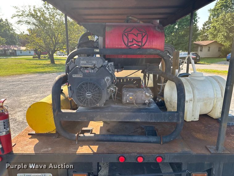 image for item DU9095 2000 Isuzu FRR pressure washer truck