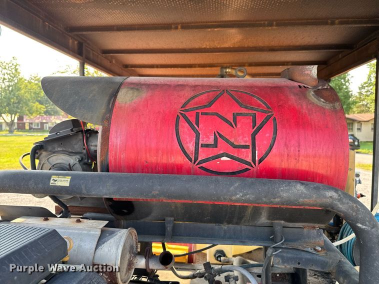 image for item DU9095 2000 Isuzu FRR pressure washer truck