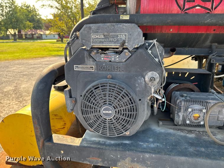 image for item DU9095 2000 Isuzu FRR pressure washer truck