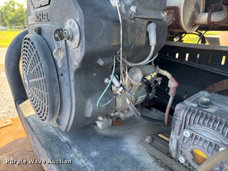 image for item DU9095 2000 Isuzu FRR pressure washer truck