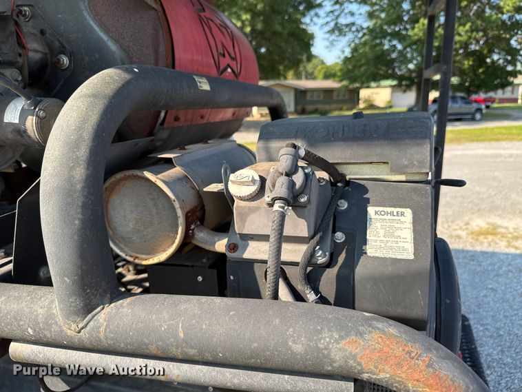 image for item DU9095 2000 Isuzu FRR pressure washer truck