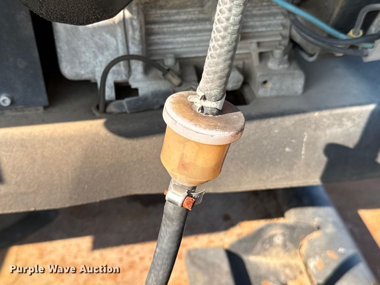 image for item DU9095 2000 Isuzu FRR pressure washer truck