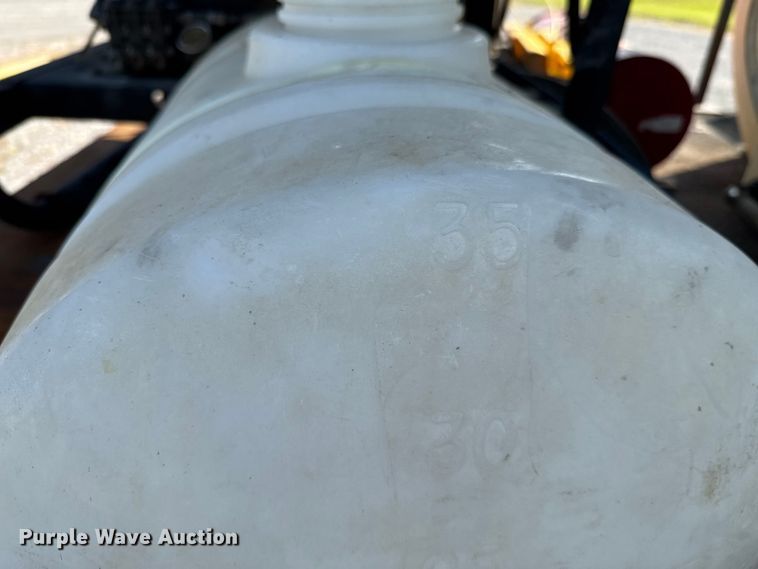 image for item DU9095 2000 Isuzu FRR pressure washer truck