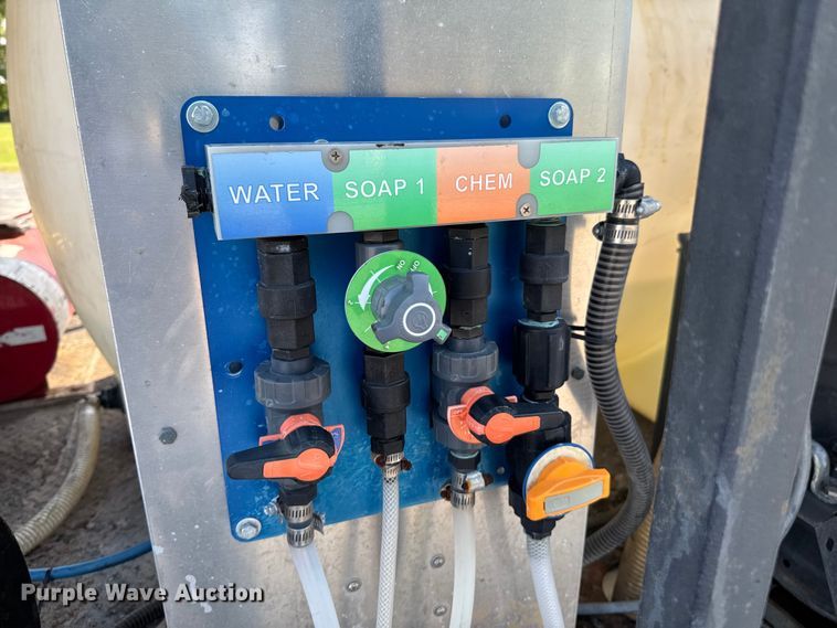 image for item DU9095 2000 Isuzu FRR pressure washer truck