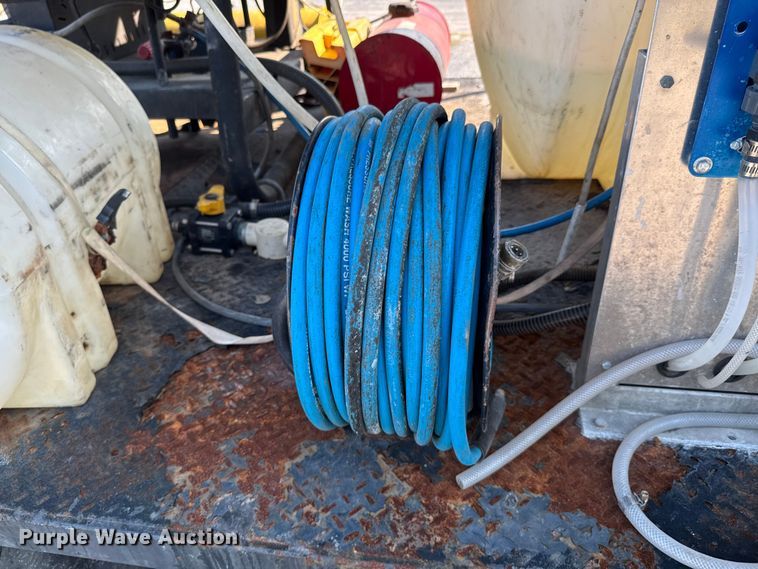 image for item DU9095 2000 Isuzu FRR pressure washer truck