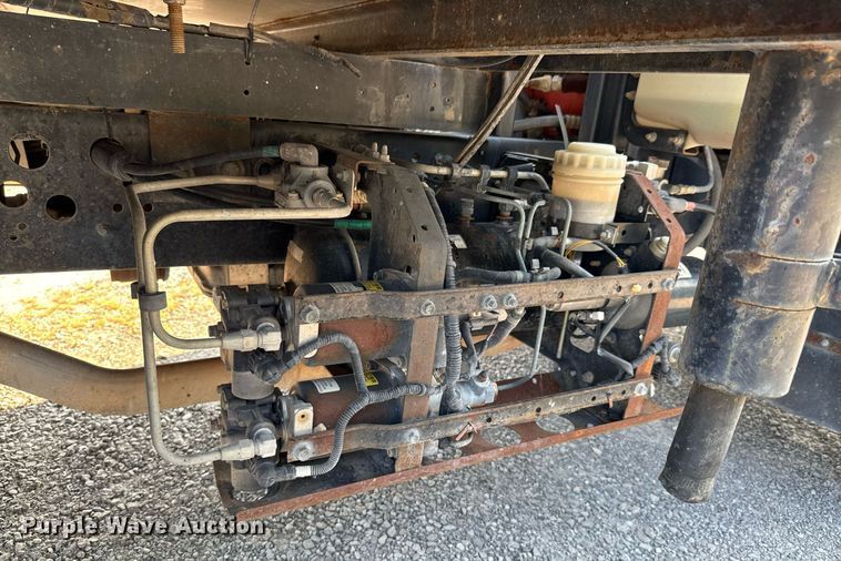 image for item DU9095 2000 Isuzu FRR pressure washer truck