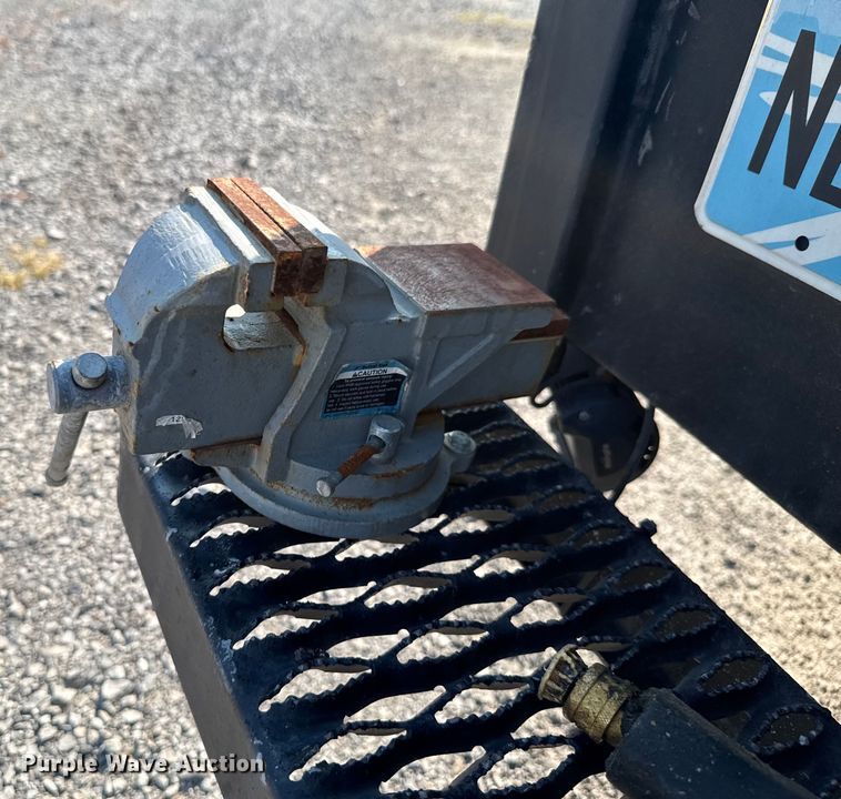 image for item DU9095 2000 Isuzu FRR pressure washer truck