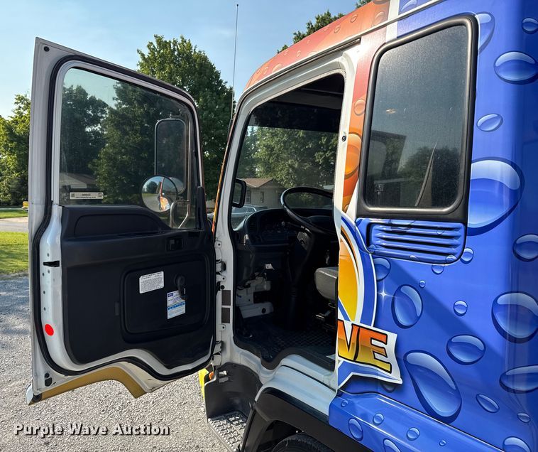 image for item DU9095 2000 Isuzu FRR pressure washer truck