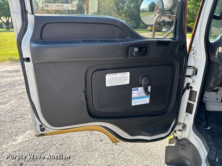 image for item DU9095 2000 Isuzu FRR pressure washer truck